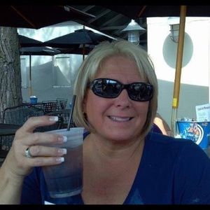 Meet your Posher, Laurie